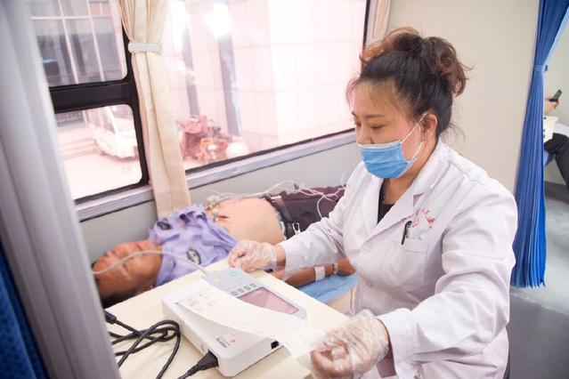 去醫(yī)院體檢已過時，移動醫(yī)療車讓體檢更便捷