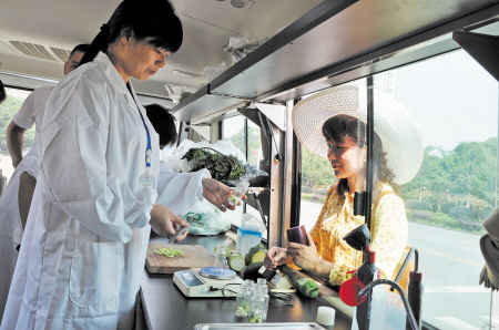 挑選食品安全檢測車廠家，需要注意這3點